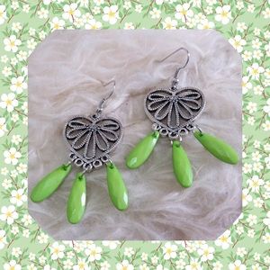 🍀NEW Bohemian Silver Heart LT GREEN Earr